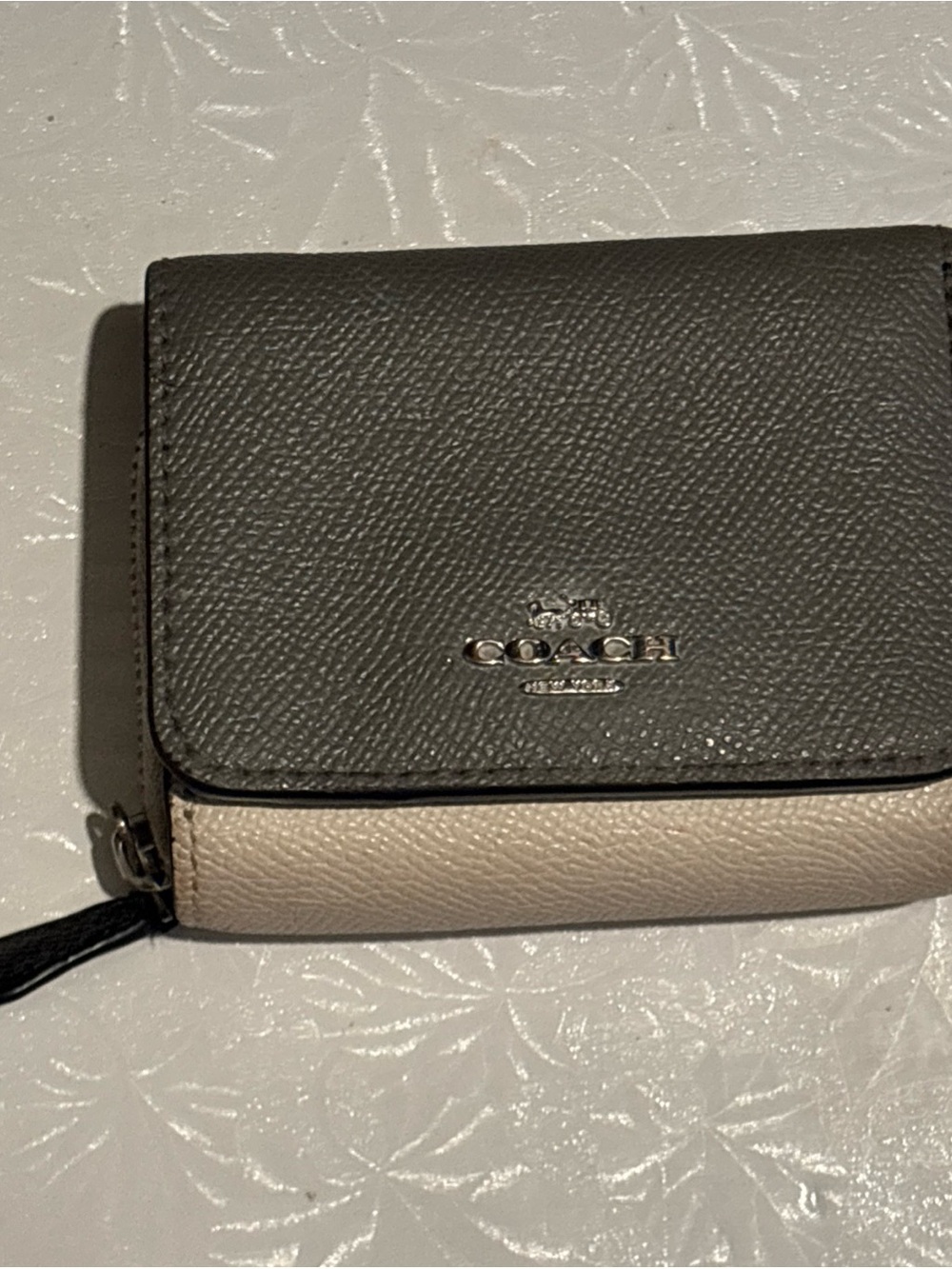 Coach Two-Tone Leather small trifold Wallet in gray & Cream